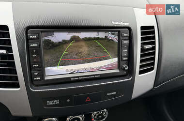 Внедорожник / Кроссовер Mitsubishi Outlander 2012 в 