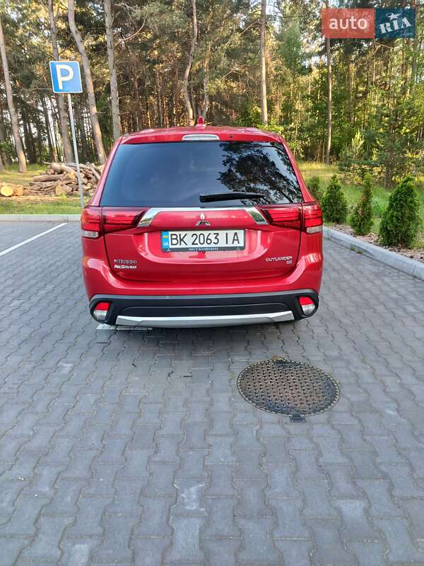 Внедорожник / Кроссовер Mitsubishi Outlander 2017 в Луцке