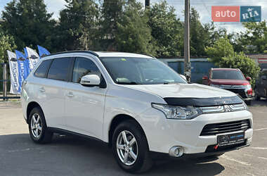 Внедорожник / Кроссовер Mitsubishi Outlander 2013 в 