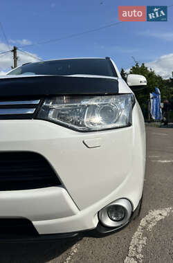 Внедорожник / Кроссовер Mitsubishi Outlander 2013 в 