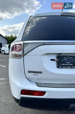 Внедорожник / Кроссовер Mitsubishi Outlander 2013 в 