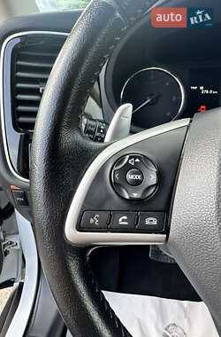 Внедорожник / Кроссовер Mitsubishi Outlander 2013 в 