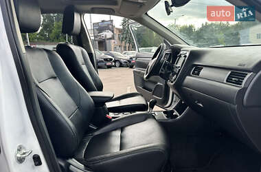 Внедорожник / Кроссовер Mitsubishi Outlander 2013 в 
