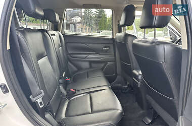 Внедорожник / Кроссовер Mitsubishi Outlander 2013 в 