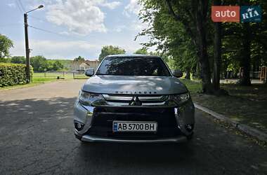 Внедорожник / Кроссовер Mitsubishi Outlander 2015 в 