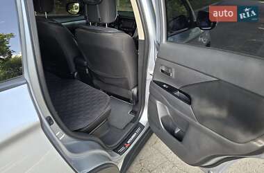 Внедорожник / Кроссовер Mitsubishi Outlander 2015 в 
