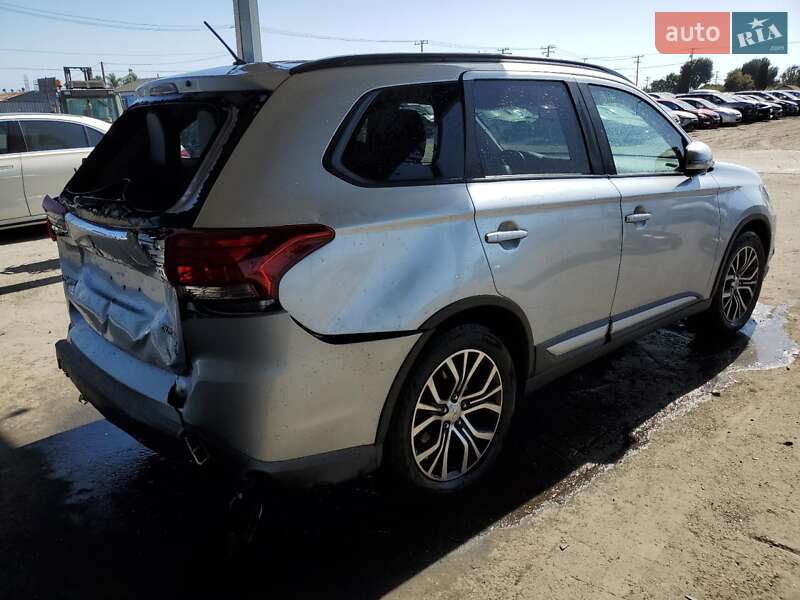 Внедорожник / Кроссовер Mitsubishi Outlander 2016 в Львове