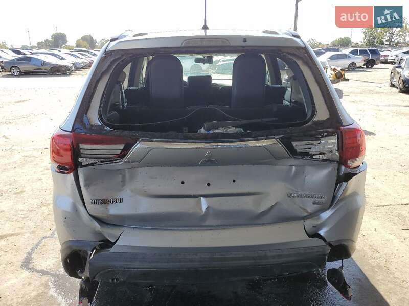 Внедорожник / Кроссовер Mitsubishi Outlander 2016 в Львове