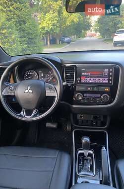 Внедорожник / Кроссовер Mitsubishi Outlander 2018 в 