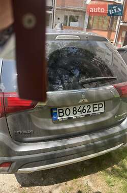 Позашляховик / Кросовер Mitsubishi Outlander 2017 в Тернополі