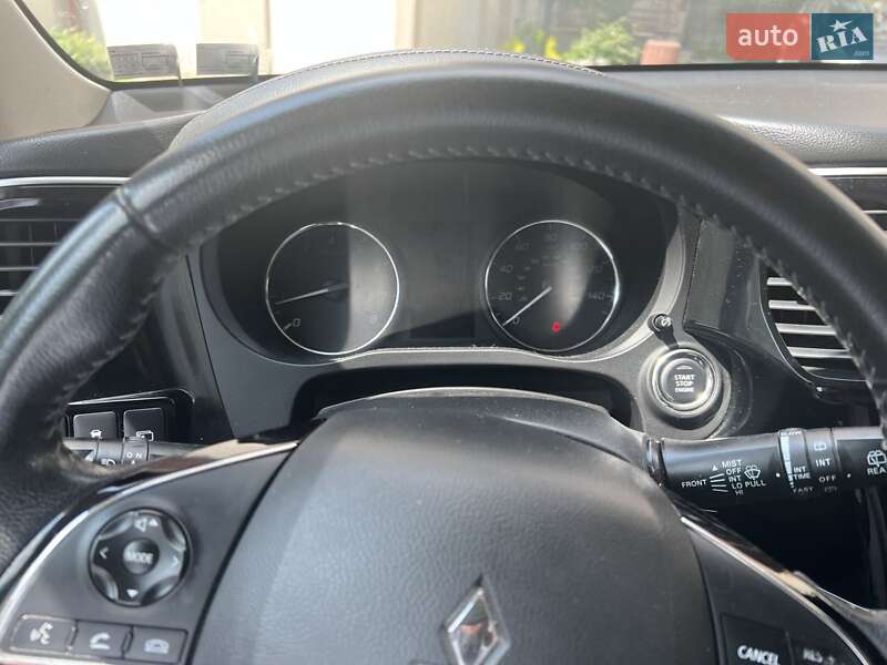 Внедорожник / Кроссовер Mitsubishi Outlander 2017 в Тернополе фото 13 Внедорожник / Кроссовер Mitsubishi Outlander 2017 в Тернополе