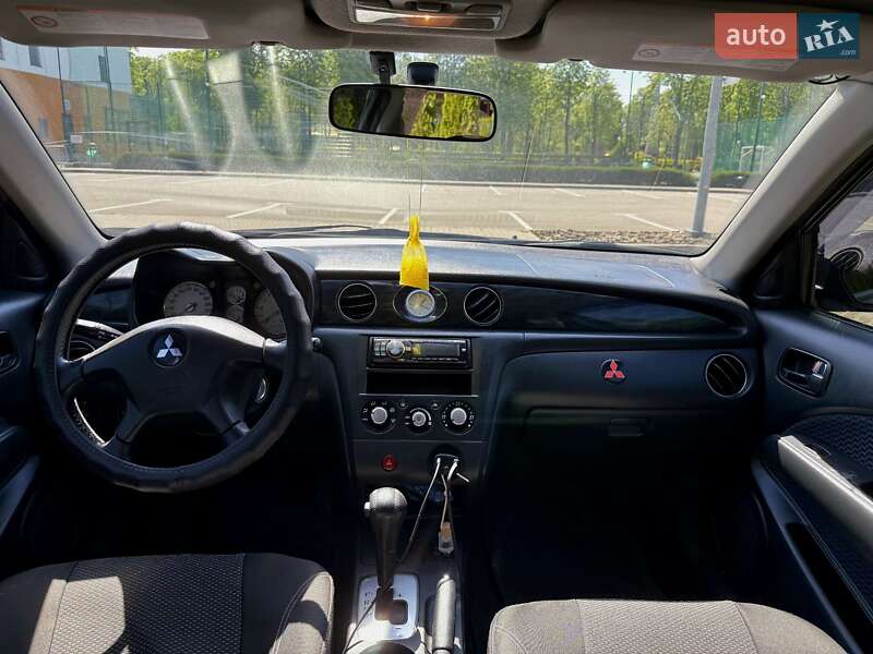 Позашляховик / Кросовер Mitsubishi Outlander 2005 в Харкові