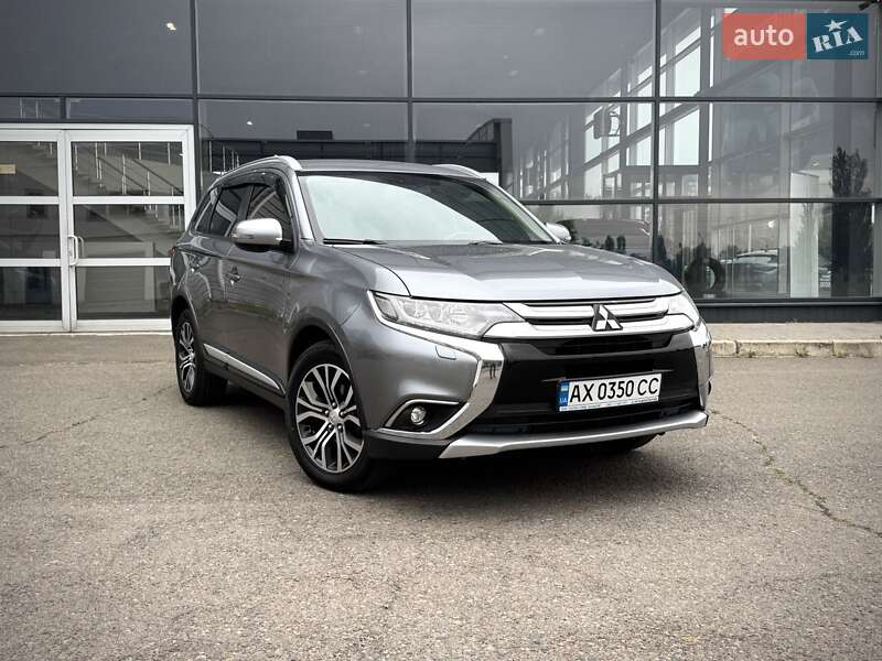 Внедорожник / Кроссовер Mitsubishi Outlander 2017 в 