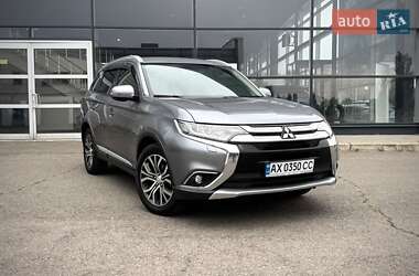 Внедорожник / Кроссовер Mitsubishi Outlander 2017 в 