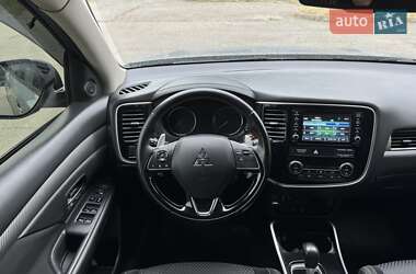 Внедорожник / Кроссовер Mitsubishi Outlander 2017 в 