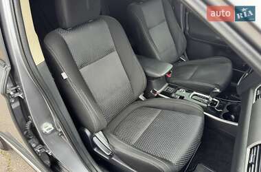 Внедорожник / Кроссовер Mitsubishi Outlander 2017 в 