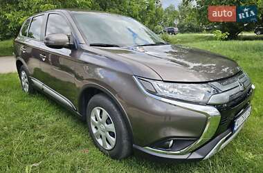 Внедорожник / Кроссовер Mitsubishi Outlander 2021 в 