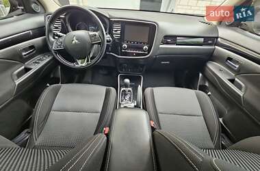 Внедорожник / Кроссовер Mitsubishi Outlander 2021 в 