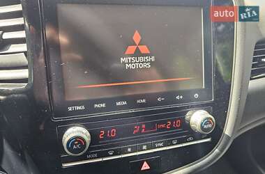 Внедорожник / Кроссовер Mitsubishi Outlander 2021 в 