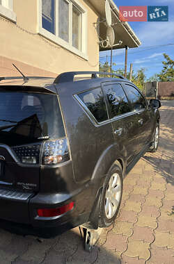 Внедорожник / Кроссовер Mitsubishi Outlander 2011 в 