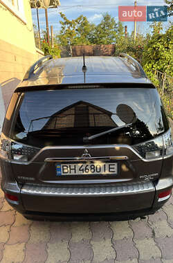 Внедорожник / Кроссовер Mitsubishi Outlander 2011 в 