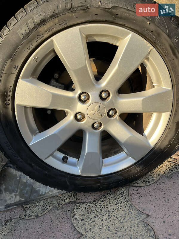 Позашляховик / Кросовер Mitsubishi Outlander 2011 в Окнах