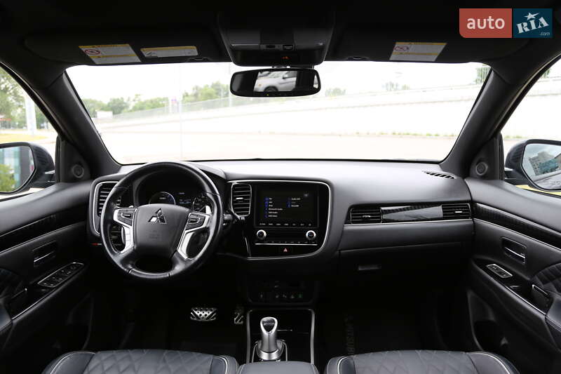 Внедорожник / Кроссовер Mitsubishi Outlander 2021 в Киеве