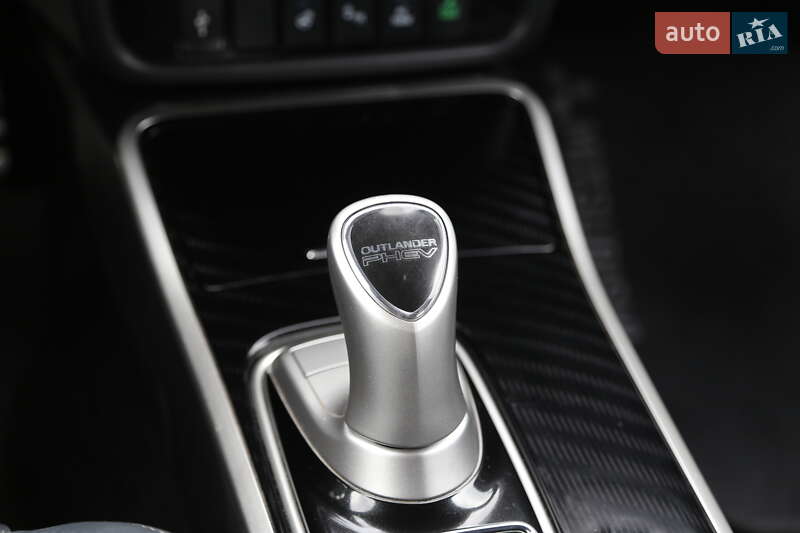 Внедорожник / Кроссовер Mitsubishi Outlander 2021 в Киеве