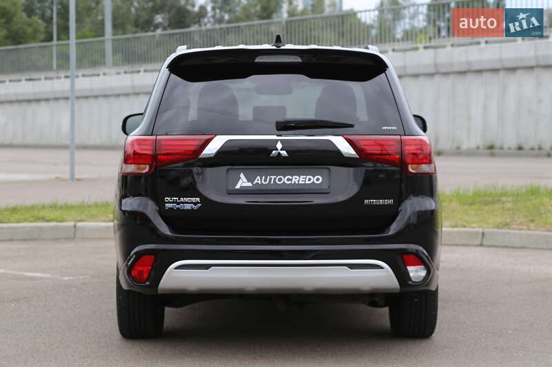 Внедорожник / Кроссовер Mitsubishi Outlander 2021 в Киеве