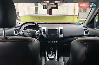 Внедорожник / Кроссовер Mitsubishi Outlander 2010 в 
