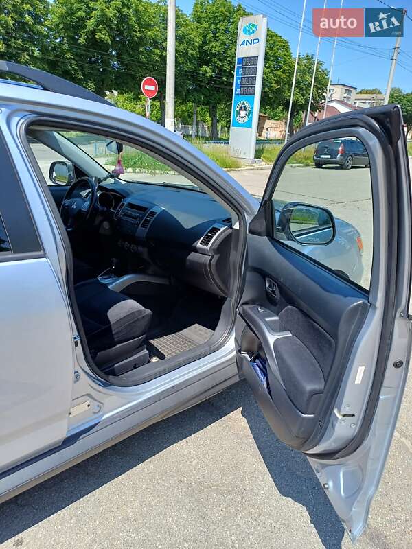 Позашляховик / Кросовер Mitsubishi Outlander 2010 в Житомирі