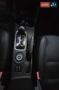 Внедорожник / Кроссовер Mitsubishi Outlander 2015 в 