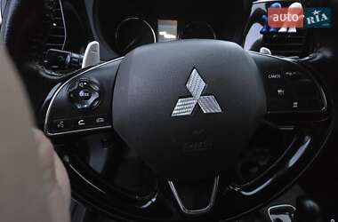 Внедорожник / Кроссовер Mitsubishi Outlander 2015 в 