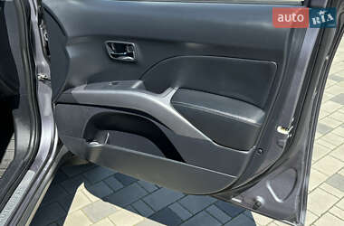 Внедорожник / Кроссовер Mitsubishi Outlander 2008 в 