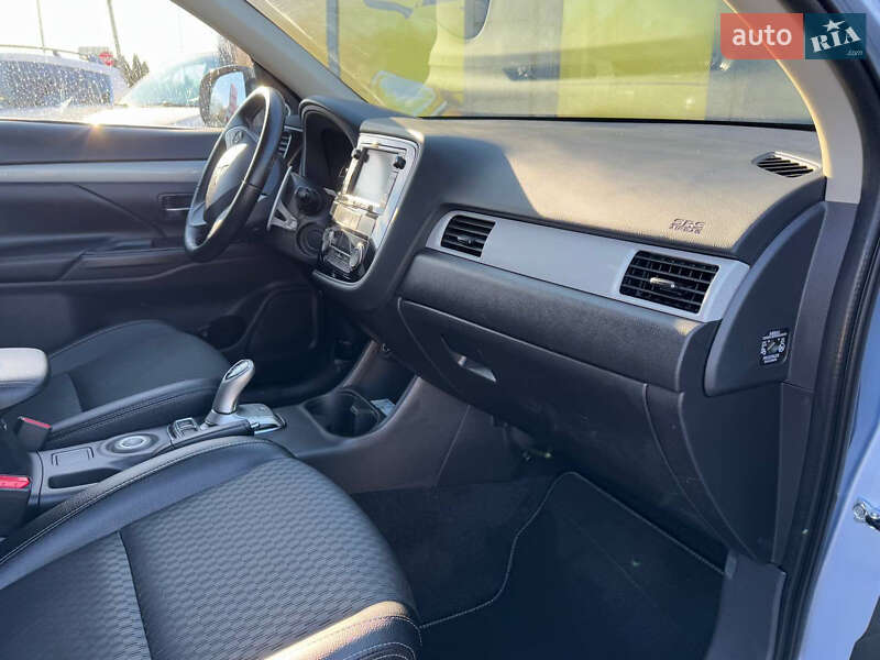 Позашляховик / Кросовер Mitsubishi Outlander 2014 в Стрию