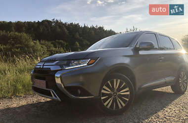 Внедорожник / Кроссовер Mitsubishi Outlander 2019 в Львове