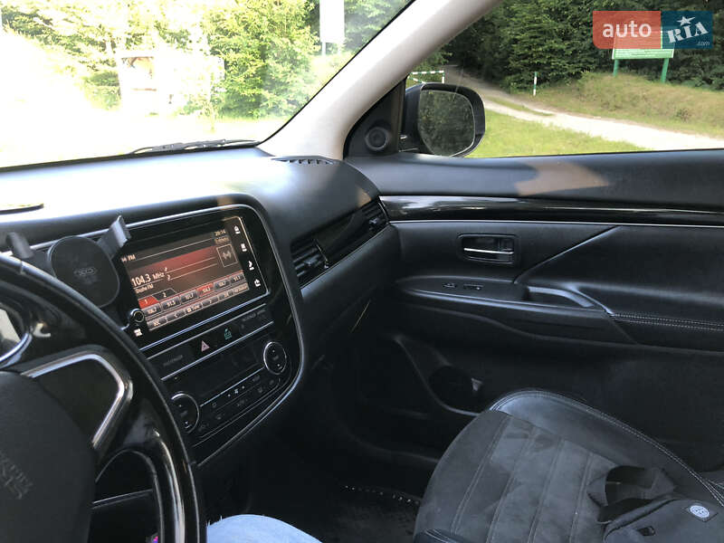 Позашляховик / Кросовер Mitsubishi Outlander 2019 в Львові