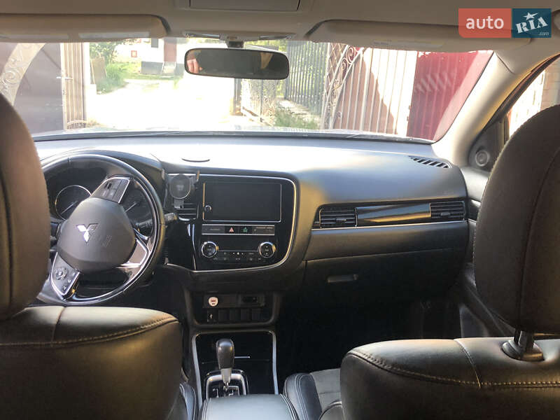 Позашляховик / Кросовер Mitsubishi Outlander 2019 в Львові