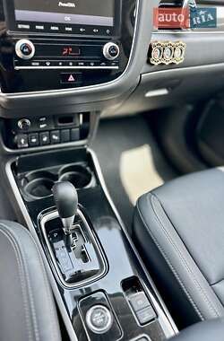 Внедорожник / Кроссовер Mitsubishi Outlander 2021 в 