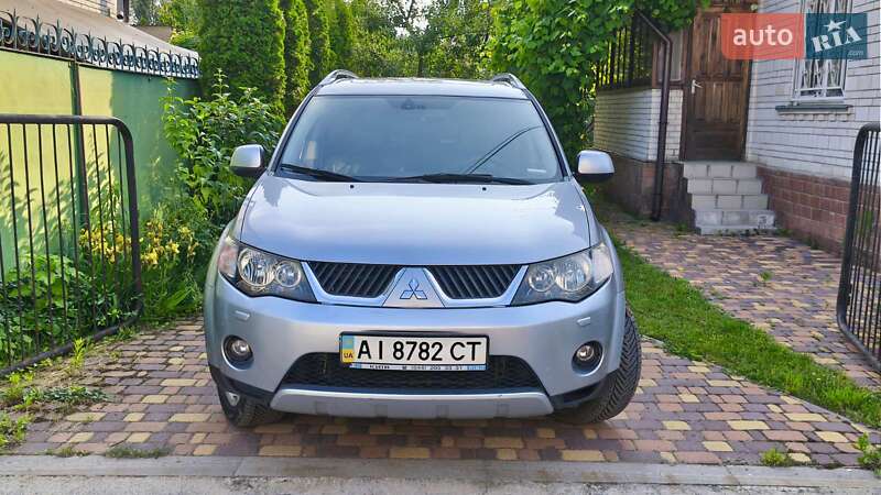 Внедорожник / Кроссовер Mitsubishi Outlander 2009 в 