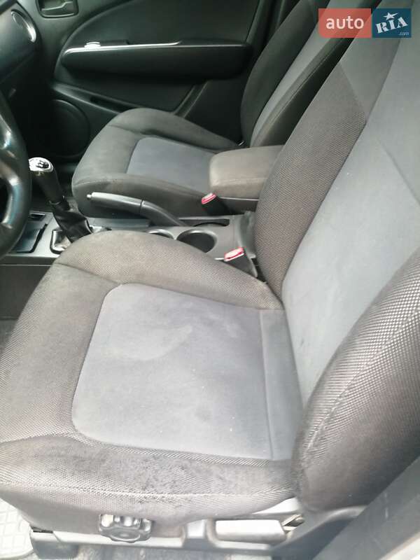 Позашляховик / Кросовер Mitsubishi Outlander 2006 в Києві