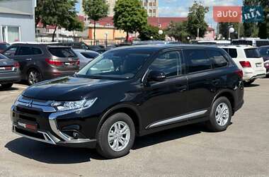 Внедорожник / Кроссовер Mitsubishi Outlander 2020 в 