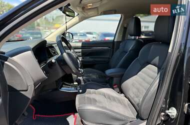 Внедорожник / Кроссовер Mitsubishi Outlander 2020 в 