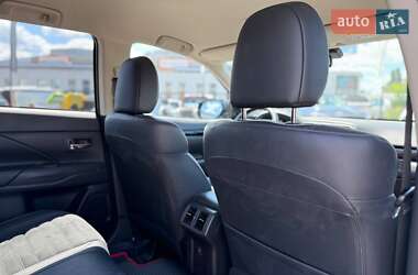 Внедорожник / Кроссовер Mitsubishi Outlander 2020 в 