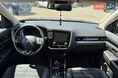 Внедорожник / Кроссовер Mitsubishi Outlander 2020 в 