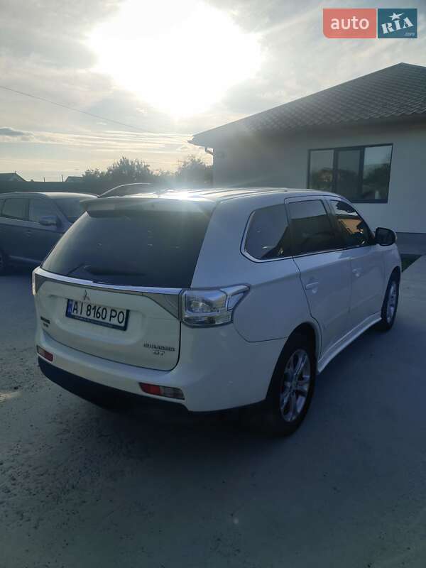 Внедорожник / Кроссовер Mitsubishi Outlander 2013 в Киеве