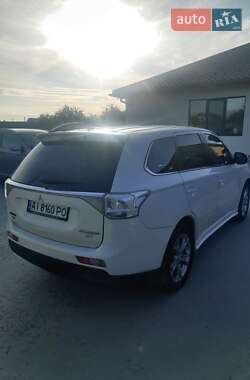 Внедорожник / Кроссовер Mitsubishi Outlander 2013 в 