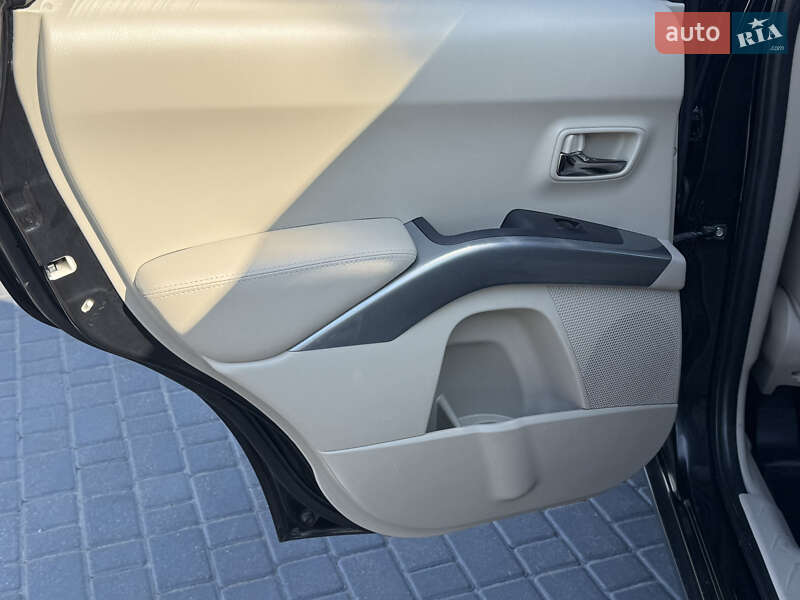 Позашляховик / Кросовер Mitsubishi Outlander 2008 в Одесі