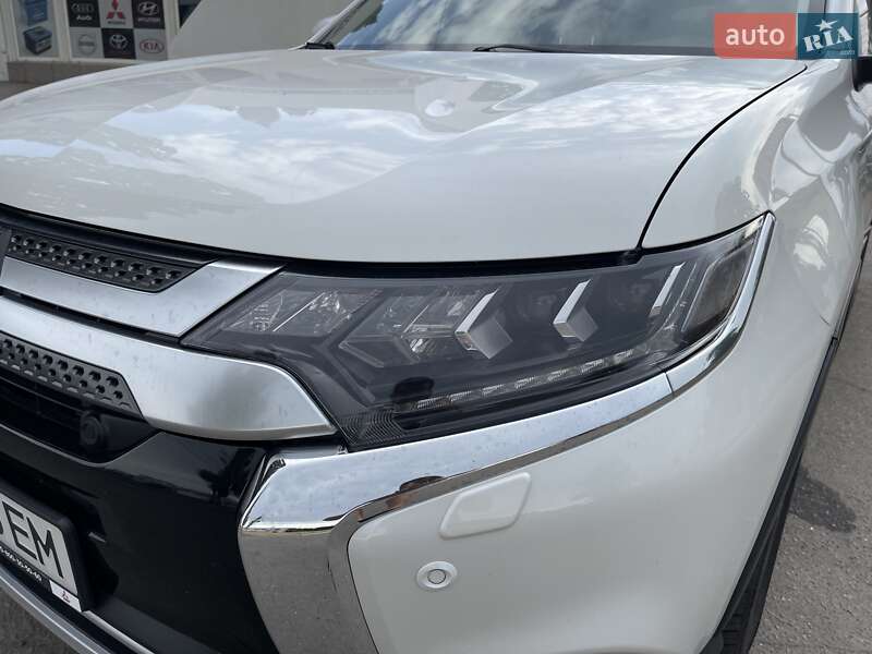 Внедорожник / Кроссовер Mitsubishi Outlander 2018 в Николаеве