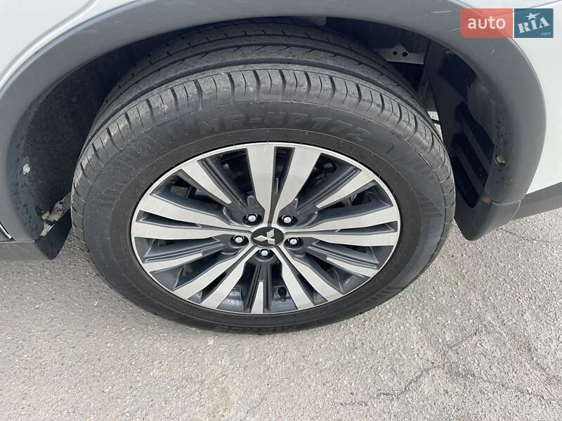 Внедорожник / Кроссовер Mitsubishi Outlander 2018 в Николаеве